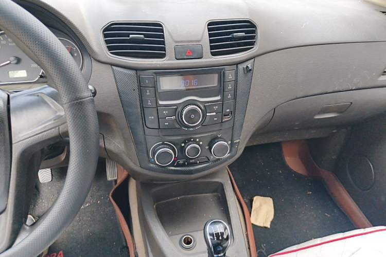 Used Wuling Hongguang 2016 1.5L S Comfort Version Audio And AC Panel