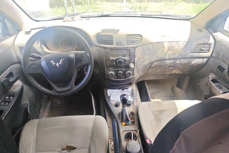 Used Wuling Hongguang 2016 1.5L S Comfort Version Center Console
