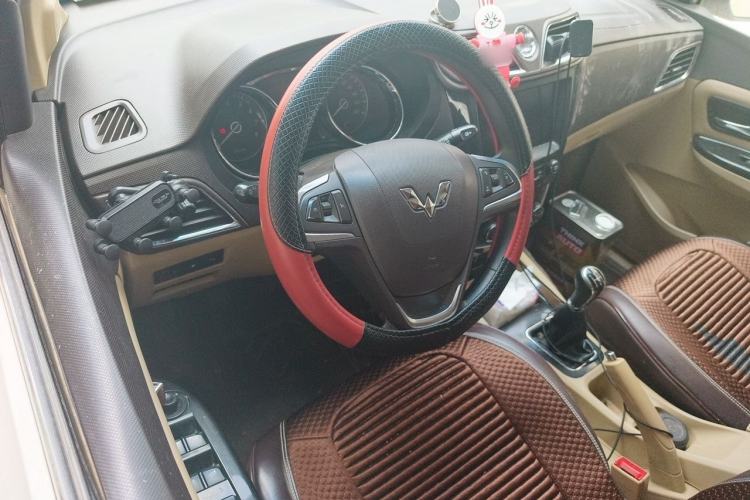 Used Wuling Hongguang 2016 1.5L S1 Deluxe Model China V-standard Center Console