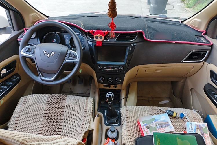 Used Wuling Hongguang 2016 1.5L S1 Deluxe Model China V-standard Center Console