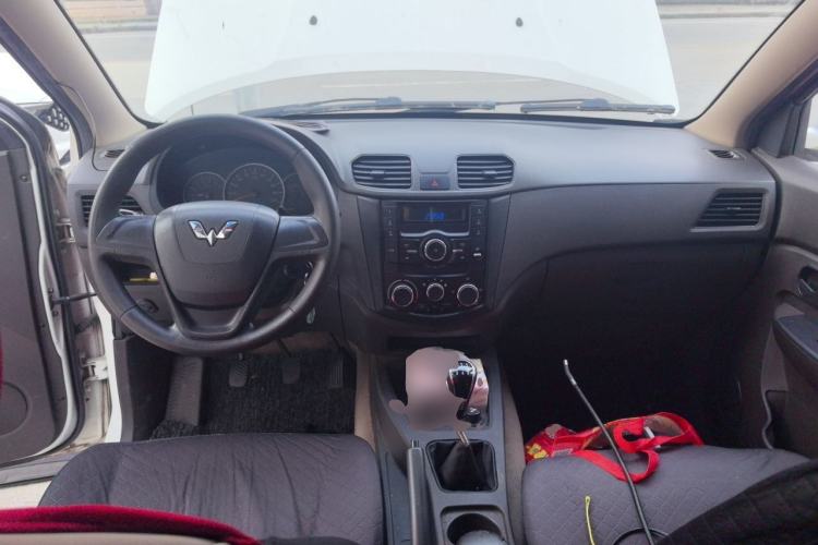 Used Wuling Hongguang 2016 1.5L Restyled S Comfort Version Center Console