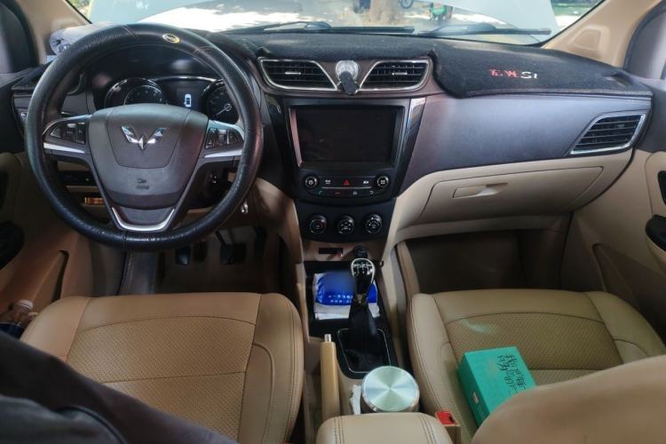Used Wuling Hongguang 2016 1.5L S1 Deluxe Model China V-standard Center Console