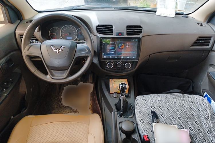 Used Wuling Hongguang 2016 1.5L S Comfort Version Center Console