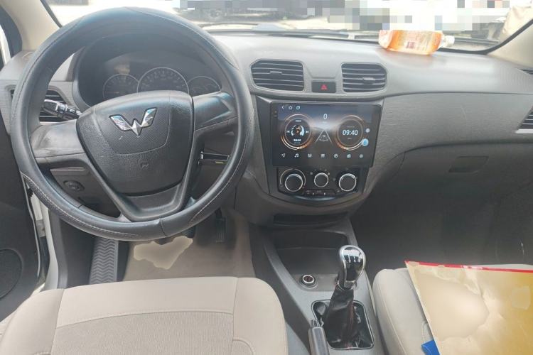 Used Wuling Hongguang 2016 1.5L S Comfort Version Center Console