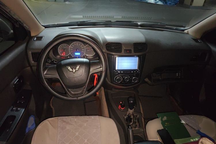 Used Wuling Hongguang 2016 1.5L Restyled S Comfort Version Center Console