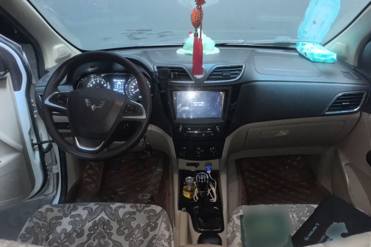 Used Wuling Hongguang 2016 1.5L S1 Deluxe Model China V-standard Center Console