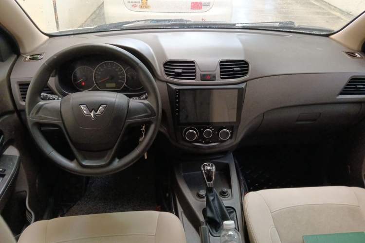 Used Wuling Hongguang 2016 1.5L Restyled S Comfort Version Center Console