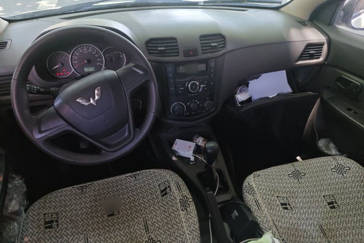Used Wuling Hongguang 2016 1.5L S Comfort Version Center Console