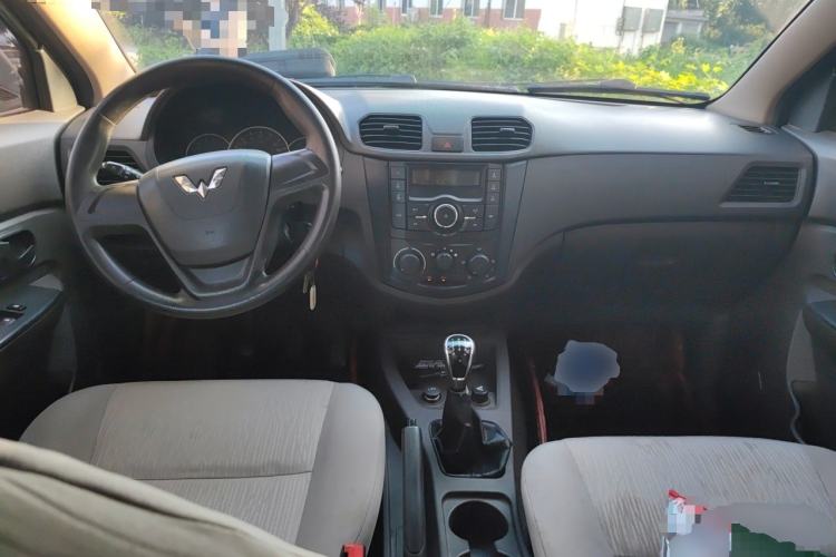 Used Wuling Hongguang 2016 1.5L Restyled S Comfort Version Center Console