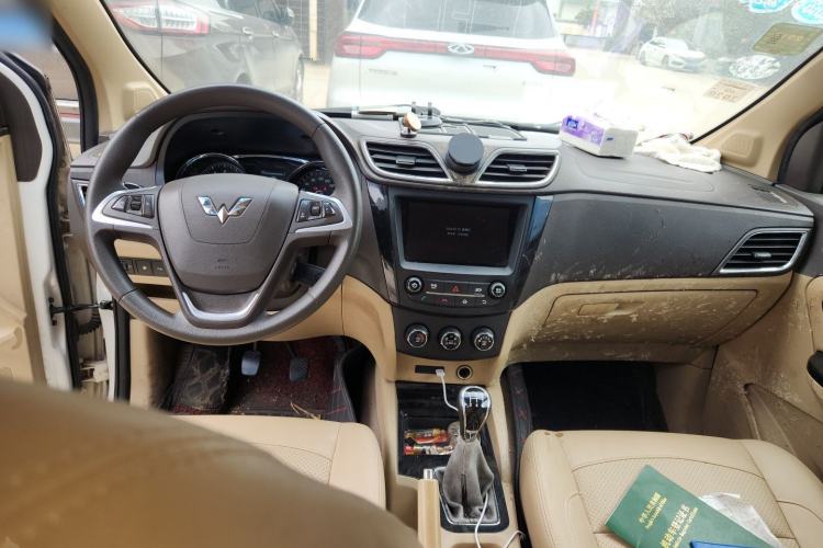 Used Wuling Hongguang 2016 1.5L S1 Deluxe Model China V-standard Center Console
