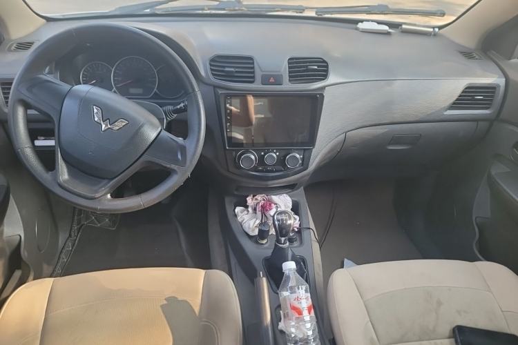 Used Wuling Hongguang 2016 1.5L S Comfort Version Center Console