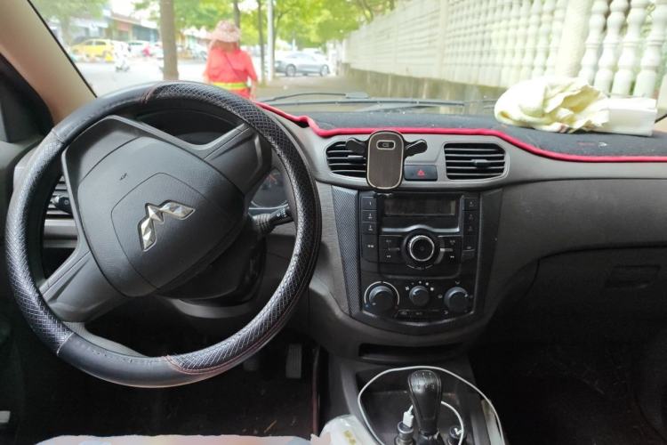 Used Wuling Hongguang 2016 1.5L Restyled S Comfort Version Center Console