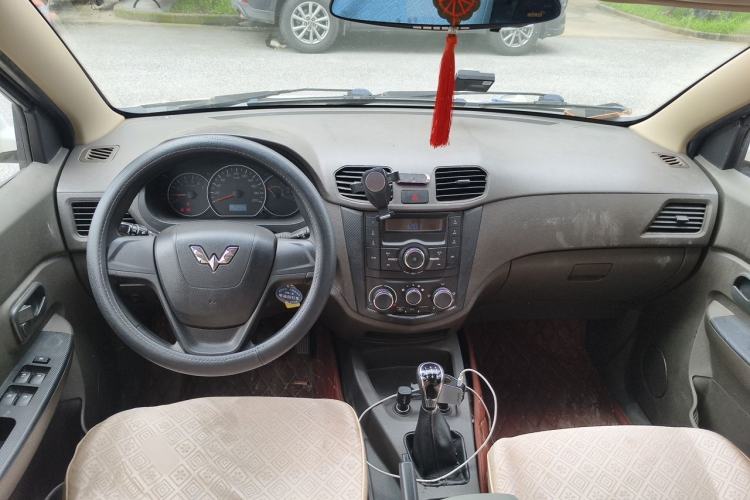 Used Wuling Hongguang 2016 1.5L Restyled S Comfort Version Center Console