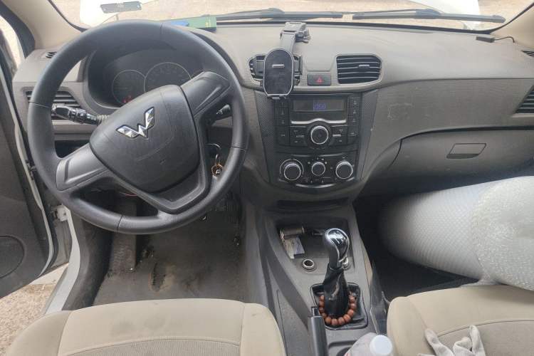 Used Wuling Hongguang 2016 1.5L Restyled S Comfort Version Center Console