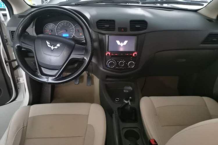 Used Wuling Hongguang 2016 1.5L Restyled S Comfort Version Center Console