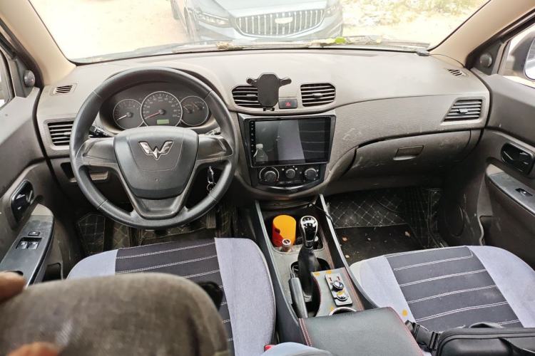 Used Wuling Hongguang 2016 1.5L Restyled S Comfort Version Center Console
