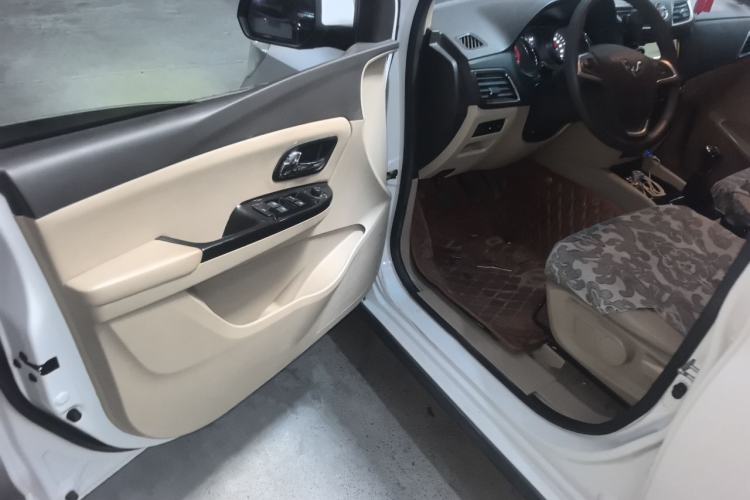 Used Wuling Hongguang 2016 1.5L S1 Deluxe Model China V-standard Driver Seat