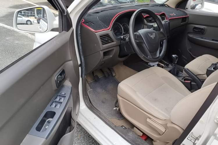 Used Wuling Hongguang 2016 1.5L Restyled S Comfort Version Driver Seat