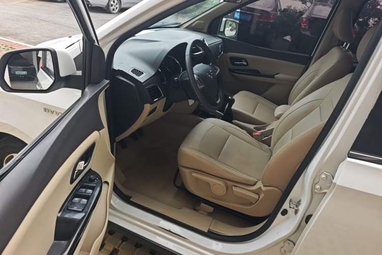 Used Wuling Hongguang 2016 1.5L S1 Deluxe Model China V-standard Driver Seat