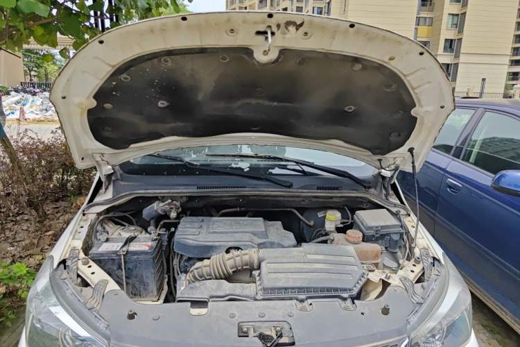 Used Wuling Hongguang 2016 1.5L S1 Deluxe Model China V-standard Engine Bay