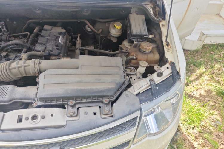 Used Wuling Hongguang 2016 1.5L S Comfort Version Engine Bay Left