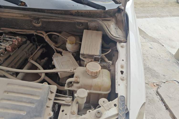 Used Wuling Hongguang 2016 1.5L S Comfort Version Engine Bay Left