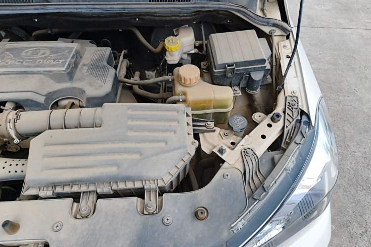 Used Wuling Hongguang 2016 1.5L S1 Deluxe Model China V-standard Engine Bay Left