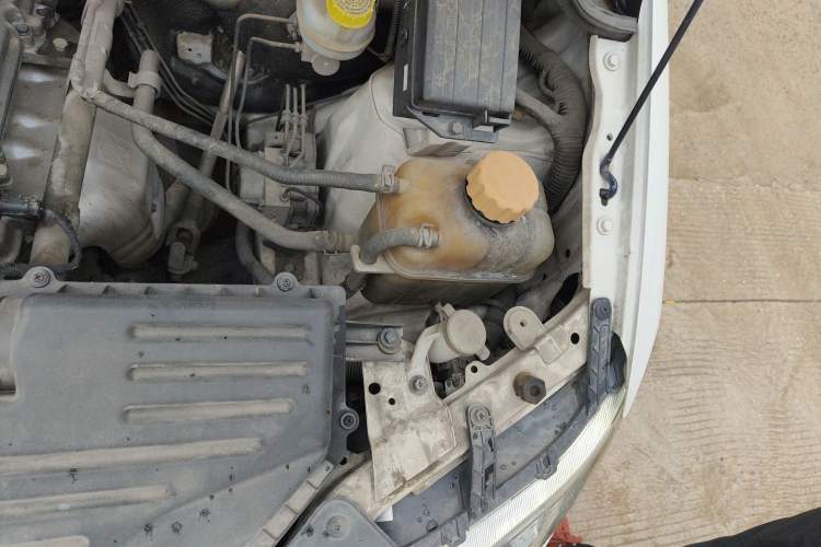 Used Wuling Hongguang 2016 1.5L Restyled S Comfort Version Engine Bay Left