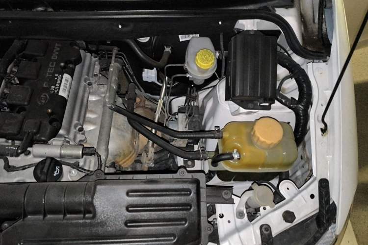 Used Wuling Hongguang 2016 1.5L Restyled S Comfort Version Engine Bay Left