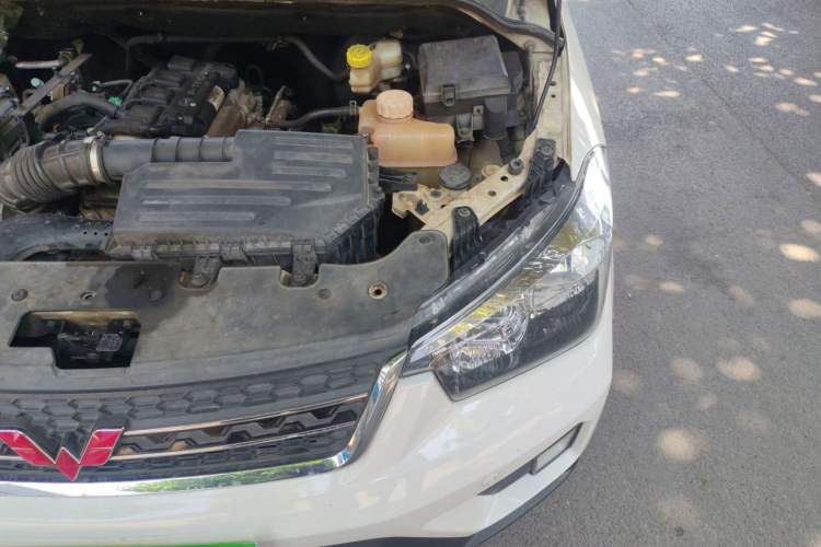 Used Wuling Hongguang 2016 1.5L S1 Deluxe Model China V-standard Engine Bay Left