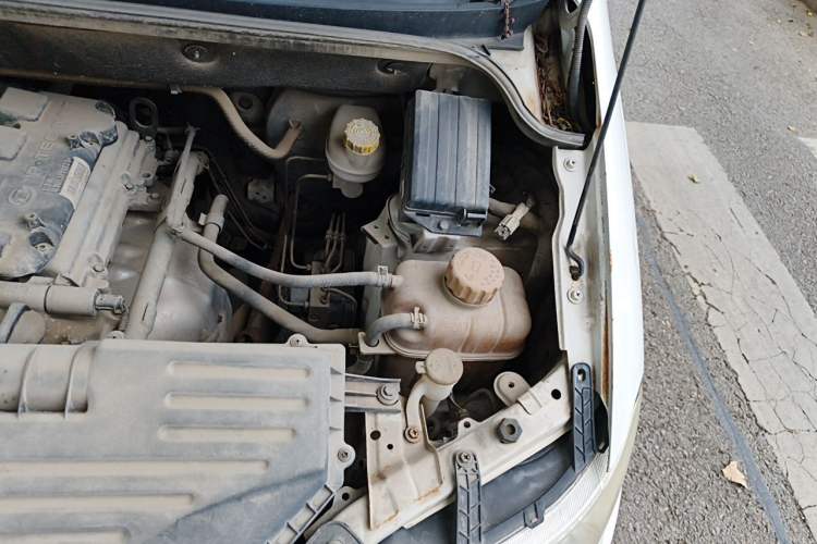 Used Wuling Hongguang 2016 1.5L S Comfort Version Engine Bay Left