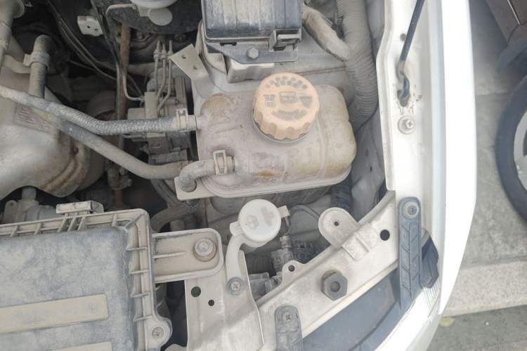Used Wuling Hongguang 2016 1.5L S Comfort Version Engine Bay Left