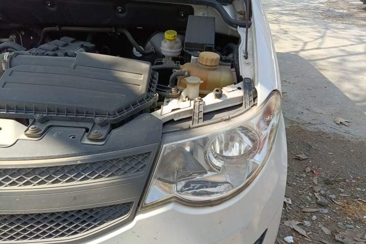 Used Wuling Hongguang 2016 1.5L S Comfort Version Engine Bay Left