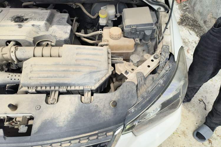 Used Wuling Hongguang 2016 1.5L S1 Deluxe Model China V-standard Engine Bay Left