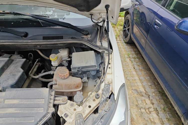Used Wuling Hongguang 2016 1.5L S1 Deluxe Model China V-standard Engine Bay Left