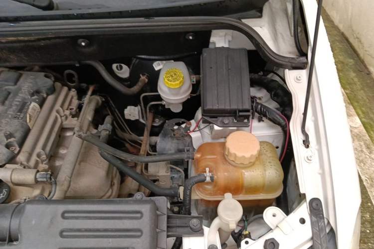 Used Wuling Hongguang 2016 1.5L Restyled S Comfort Version Engine Bay Left