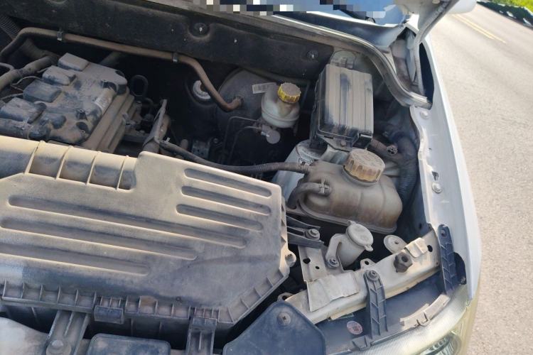 Used Wuling Hongguang 2016 1.5L S Comfort Version Engine Bay Left