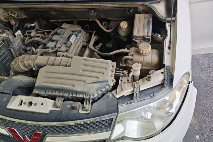 Used Wuling Hongguang 2016 1.5L S Comfort Version Engine Bay Left
