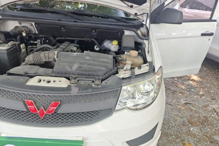 Used Wuling Hongguang 2016 1.5L S Comfort Version Engine Bay Left