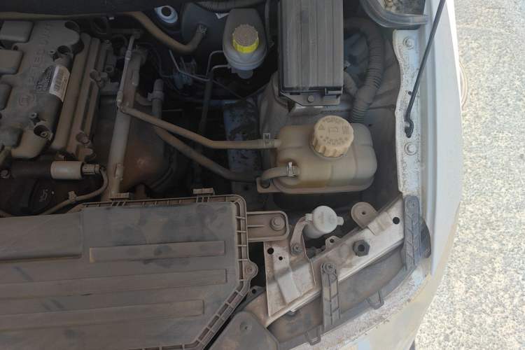Used Wuling Hongguang 2016 1.5L S Comfort Version Engine Bay Left