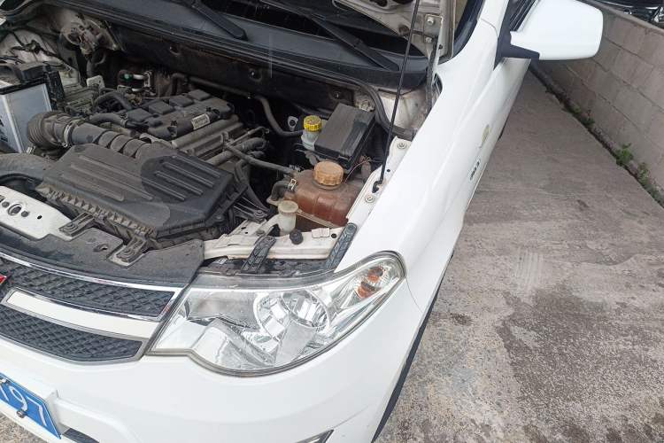 Used Wuling Hongguang 2016 1.5L Restyled S Comfort Version Engine Bay Left