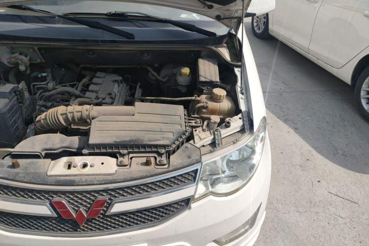 Used Wuling Hongguang 2016 1.5L S Comfort Version Engine Bay Left