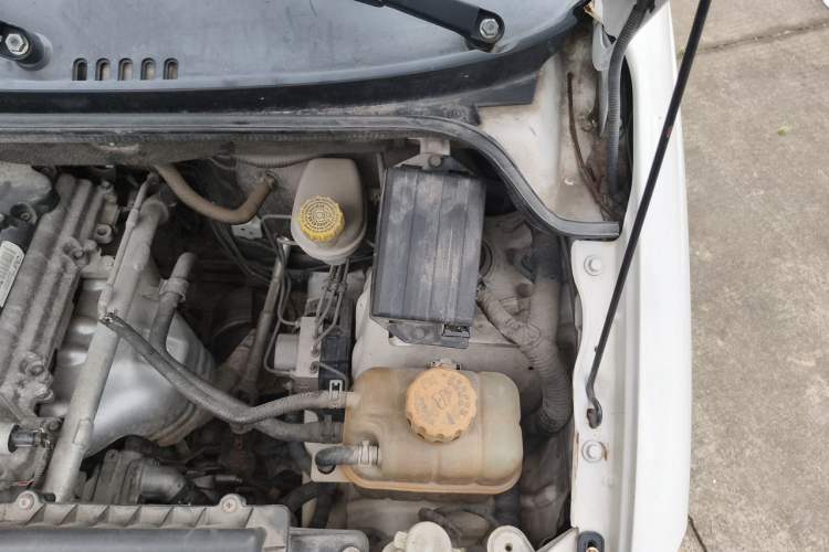 Used Wuling Hongguang 2016 1.5L Restyled S Comfort Version Engine Bay Left
