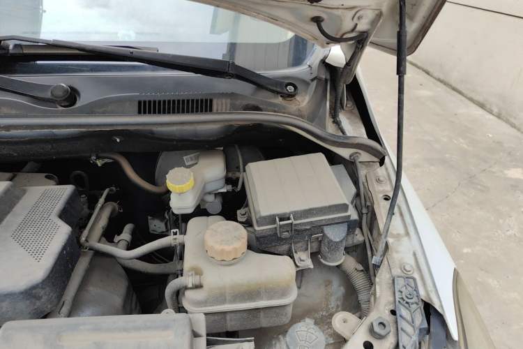 Used Wuling Hongguang 2016 1.5L S1 Deluxe Model China V-standard Engine Bay Left