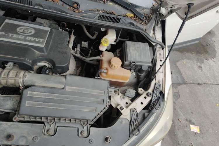 Used Wuling Hongguang 2016 1.5L S1 Deluxe Model China V-standard Engine Bay Left