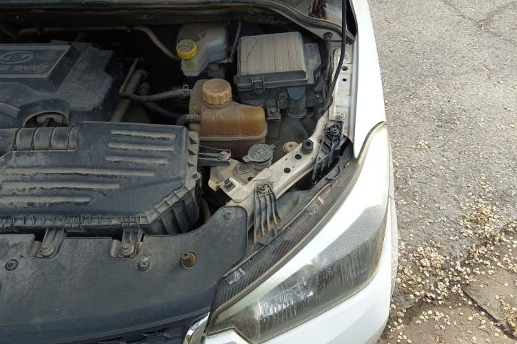 Used Wuling Hongguang 2016 1.5L S1 Deluxe Model China V-standard Engine Bay Left