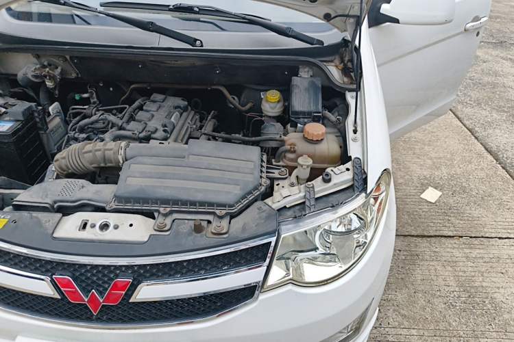 Used Wuling Hongguang 2016 1.5L S Comfort Version Engine Bay Left