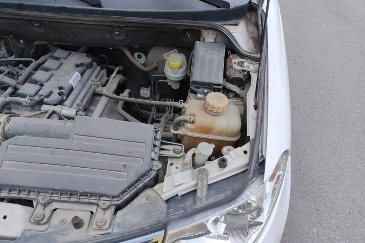 Used Wuling Hongguang 2016 1.5L S Comfort Version Engine Bay Left