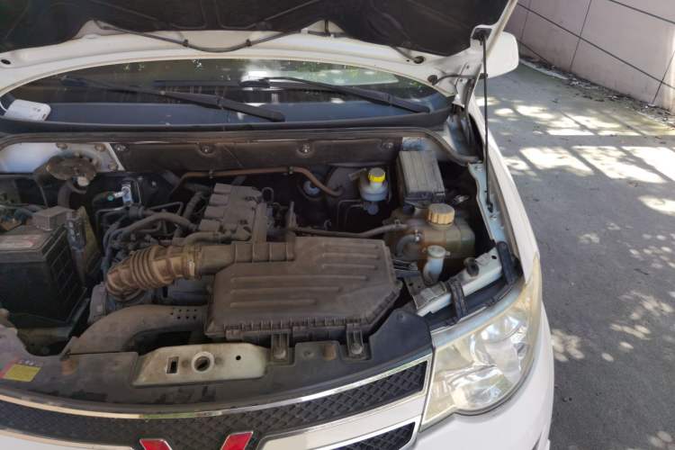 Used Wuling Hongguang 2016 1.5L S Comfort Version Engine Bay Left