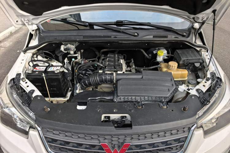 Used Wuling Hongguang 2016 1.5L S1 Deluxe Model China V-standard Engine Bay